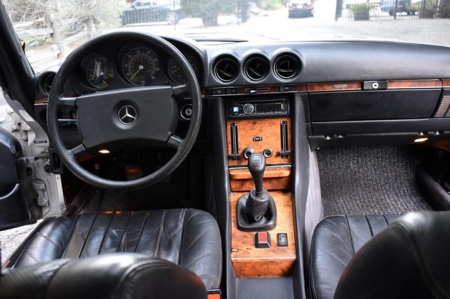Торпедо Mercedes-Benz 280 SLC (C107) 1980 года  (EU) (фото 61 из 102)